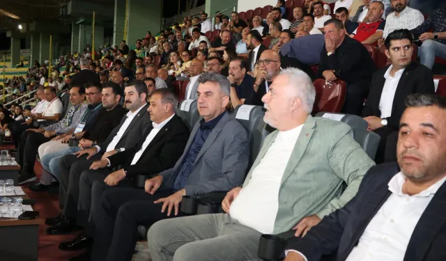 Vali Hasan Şıldak ve Protokol, Şanlıurfaspor-Erbaaspor Maçını Tribünden İzledi