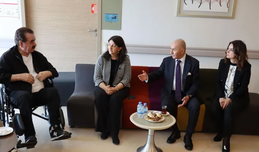 İbrahim Tatlıses, Sırrı Süreyya Önder’i Hastanede Ziyaret Etti