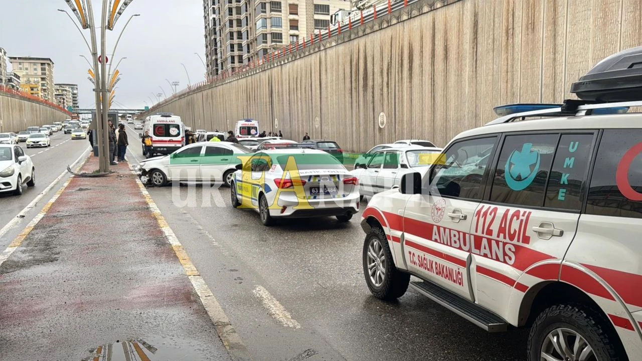 Sanliurfa Karakoprude Trafik Kazasi 3 Arac Birbirine Girdi